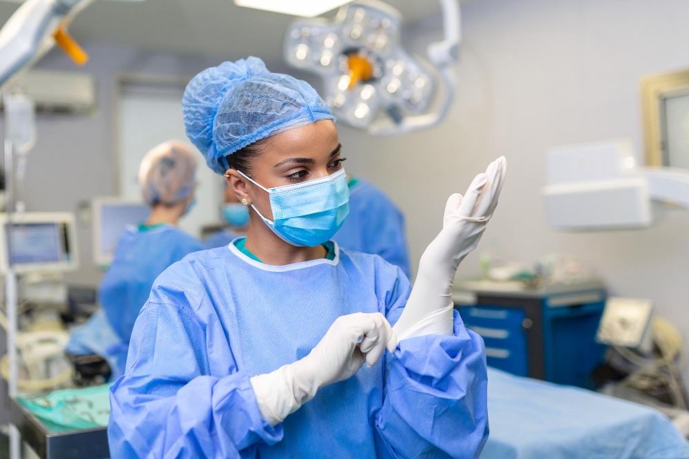 Surgical technologist in an operating room after scrubbing in
